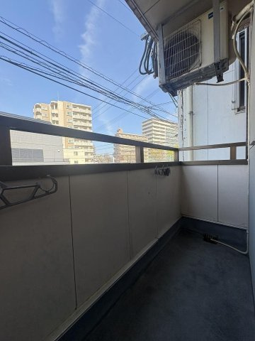 アンプルール新屋敷のバルコニー