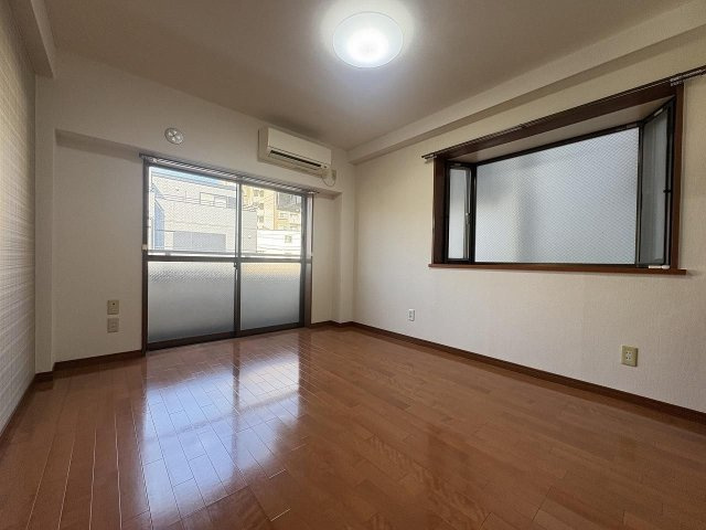 アンプルール新屋敷の居間・リビング