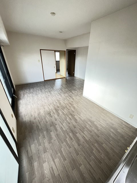 尼崎市三反田町２丁目の賃貸マンションの居間・リビング