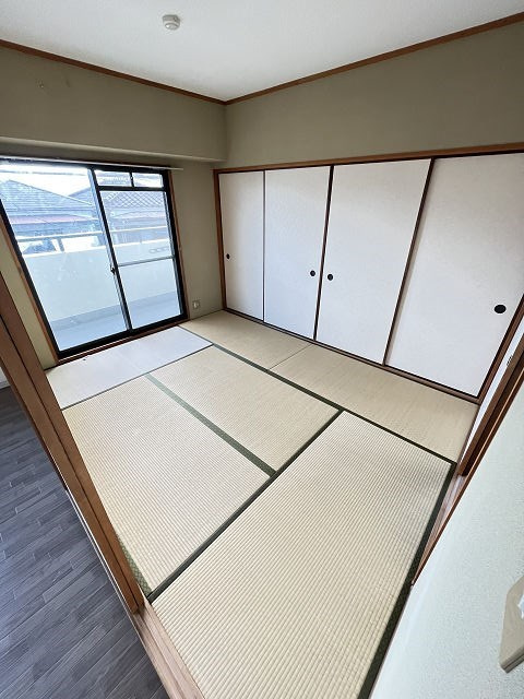 尼崎市三反田町２丁目の賃貸マンションの和室