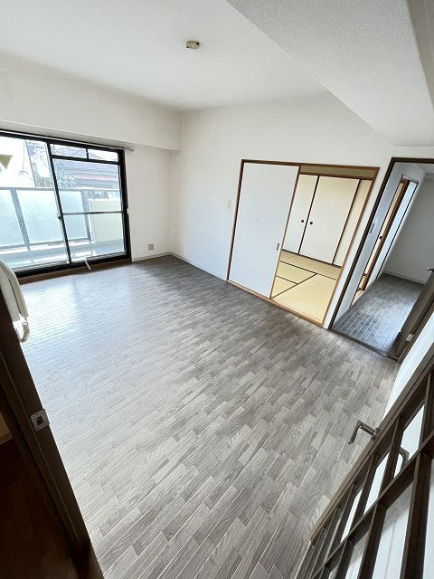 尼崎市三反田町２丁目の賃貸マンションの居間・リビング