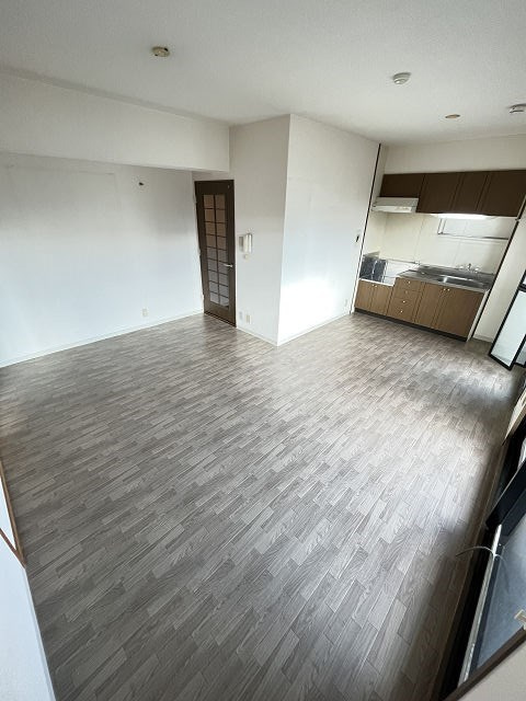 尼崎市三反田町２丁目の賃貸マンションの居間・リビング