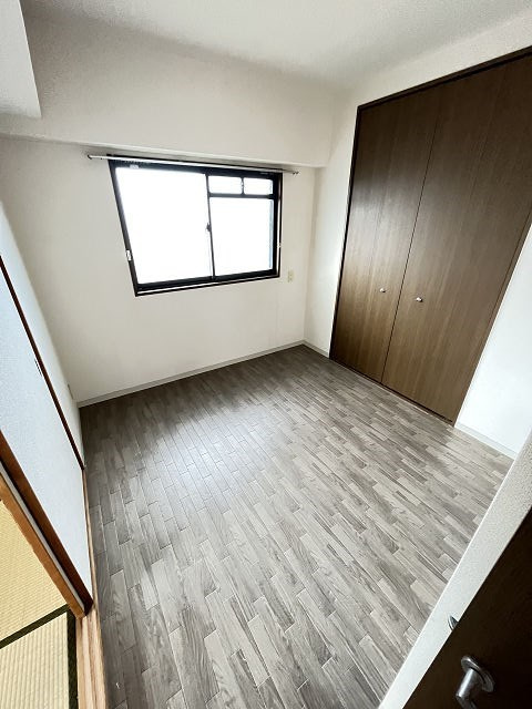 尼崎市三反田町２丁目の賃貸マンションの寝室