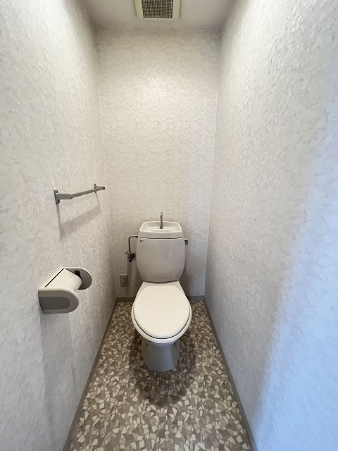 尼崎市三反田町２丁目の賃貸マンションのトイレ