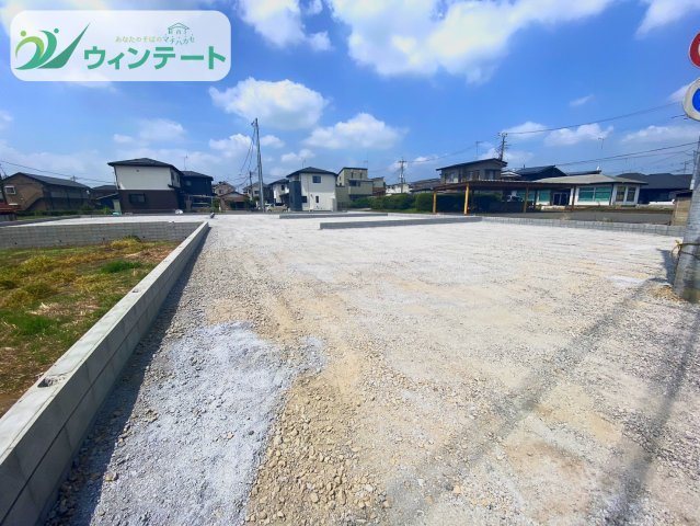 かすみがうら市下稲吉14期　新築戸建　4号棟の外観|前面道路幅員9.2mで車の出し入れもラクラク。陽当たり良好の新築住宅。
