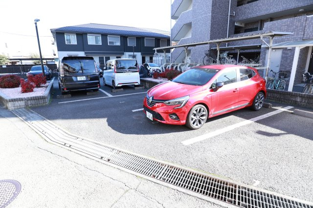 アーク昭島レジデンスの駐車場
