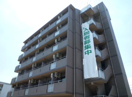 アーバンビル早川の外観