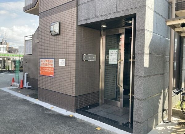 アーバンビル早川のエントランス