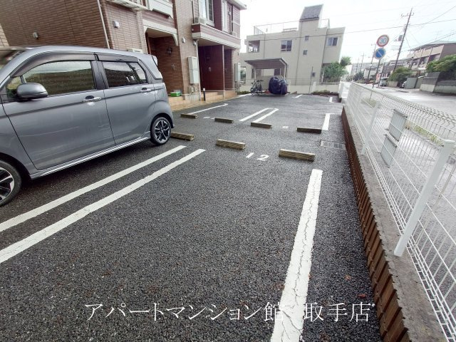 グランパルティⅡの駐車場