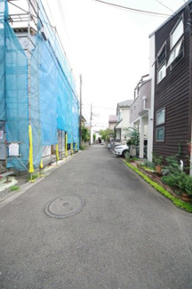 【前面道路含む現地写真】 | 【仲介手数料無料！！】府中市是政5丁目　新築戸建て（全2棟）2号棟　4780万円