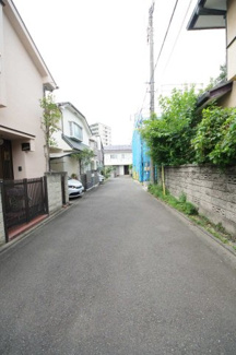 【前面道路含む現地写真】 | 【仲介手数料無料！！】府中市是政5丁目　新築戸建て（全2棟）2号棟　4780万円