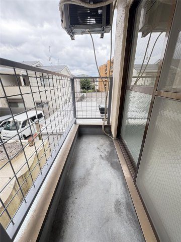 アンプルール新屋敷のバルコニー