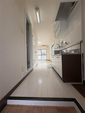 アンプルール新屋敷の玄関
