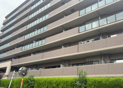 【現況写真】 | ナイスパークステイツ相模大野 | 相模大野駅より徒歩20分、バス利用も可能なナイスパークステイツ相模大野の現地現況写真です。2026年9月のリフォーム完了に向けて準備が進んでおります。現地見学会のご予約も随時受け付けております。