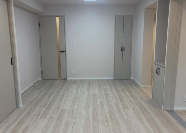 【ダイニング】 | ナイスパークステイツ相模大野 | 15.1帖のLDK内に配置しやすいダイニングスペースです。キッチンからの動線も良く、できたてのお料理をすぐ食卓へ運べます。2026年9月の内装リフォーム完了後、綺麗で明るい食卓で家族団らんを楽しめます
