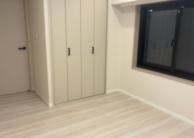 【子供部屋】 | ナイスパークステイツ相模大野 | 4.6帖や6.3帖の洋室は子供部屋としても使いやすい間取りです。全居室に収納スペースがあり、おもちゃや学習用品もスッキリ片付きます。2026年9月に壁・床の全室リフォームが完了予定となっています。