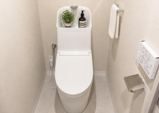 【トイレ】 | ナイスパークステイツ相模大野 | 2026年9月のリフォームにて新品交換予定のトイレです。快適に使用できる温水洗浄便座を標準装備しています。清潔感あふれる空間に仕上がる予定で、毎日使う場所だからこそ心地よい環境が整えられます。