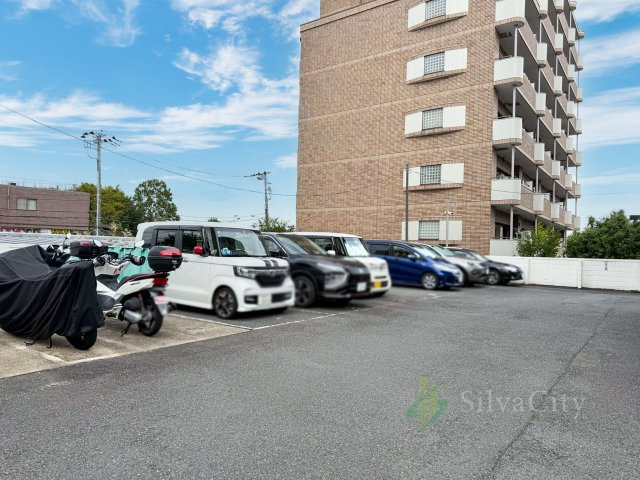 芦花公園スカイハイツの駐車場