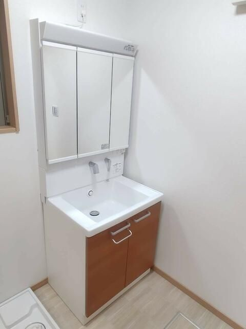 柏市増尾住宅の洗面所|ゆったりとスペースのある洗面所