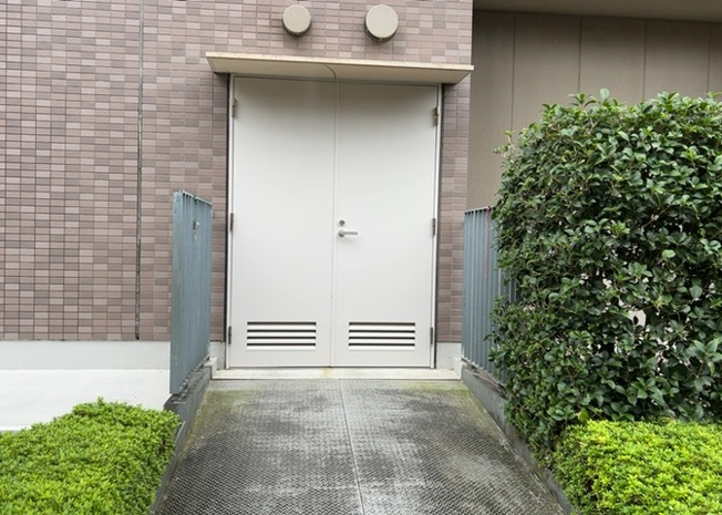 【設備】 | オラリオンサイト２番館 | エントランス付近に設置されている集合ポストは、住んでいる部屋と離れているため、ポストをあさるなど誰かに何かされていても被害に気づきにくいです。入居する時には他人に特定されにくい番号で鍵をかけましょう！