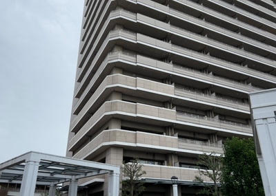 【構造・工法・仕様】 | オラリオンサイト２番館 | ＲＣ造、Reinforced Concreteは直訳すると補強されたコンクリートです。主に柱や梁・床・壁が鉄筋とコンクリートで構成おり、鉄筋を組んだ型枠にコンクリートを流し込んで固めたものを指します。