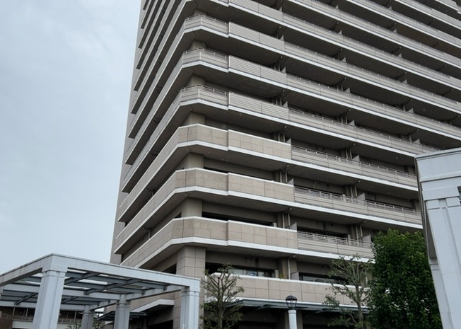 【構造・工法・仕様】 | オラリオンサイト２番館 | ＲＣ造、Reinforced Concreteは直訳すると補強されたコンクリートです。主に柱や梁・床・壁が鉄筋とコンクリートで構成おり、鉄筋を組んだ型枠にコンクリートを流し込んで固めたものを指します。