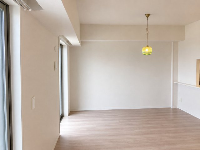 プレサンスロジェ宜野湾大山ヴォールの居間・リビング|※AIを使用して、家具などを削除しています。