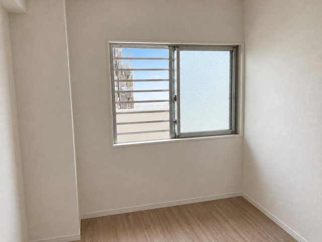 プレサンスロジェ宜野湾大山ヴォールの洋室|※AIを使用して、家具などを削除しています。