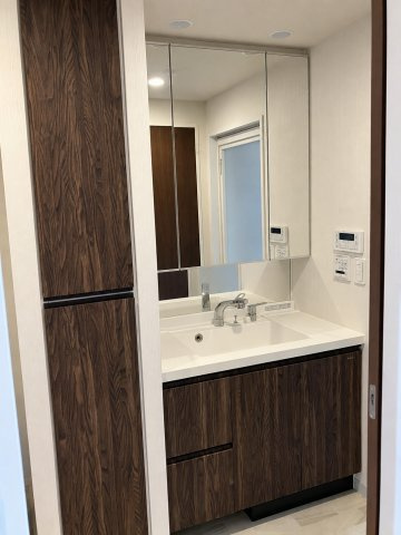 プレサンスロジェ宜野湾大山ヴォールの独立洗面台|※AIを使用して、家具などを削除しています。