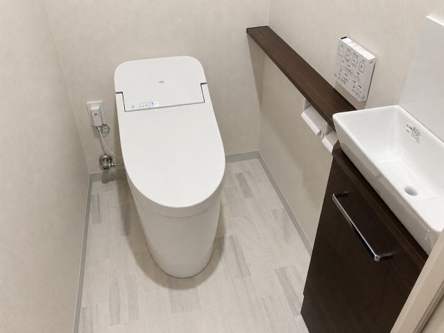 プレサンスロジェ宜野湾大山ヴォールのトイレ|※AIを使用して、家具などを削除しています。