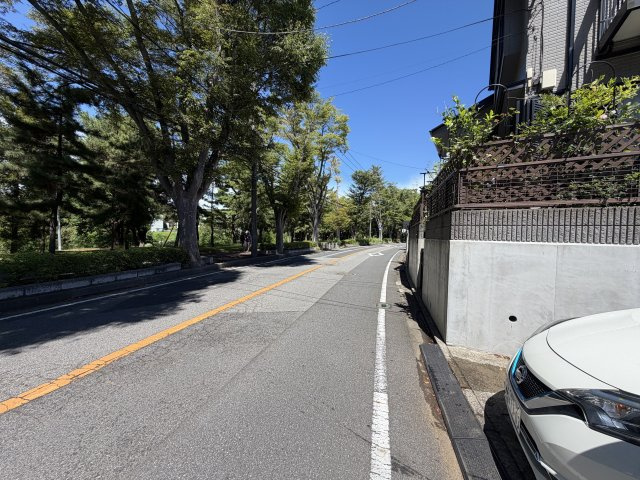 我孫子市湖北台4丁目　中古戸建ての前面道路含む現地写真