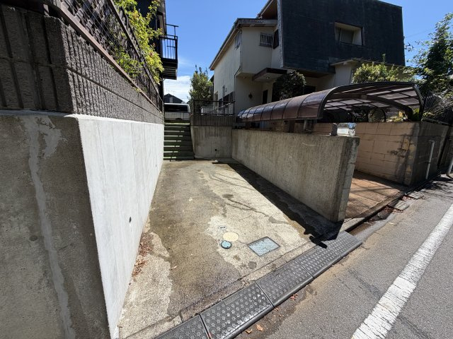 我孫子市湖北台4丁目　中古戸建ての駐車場