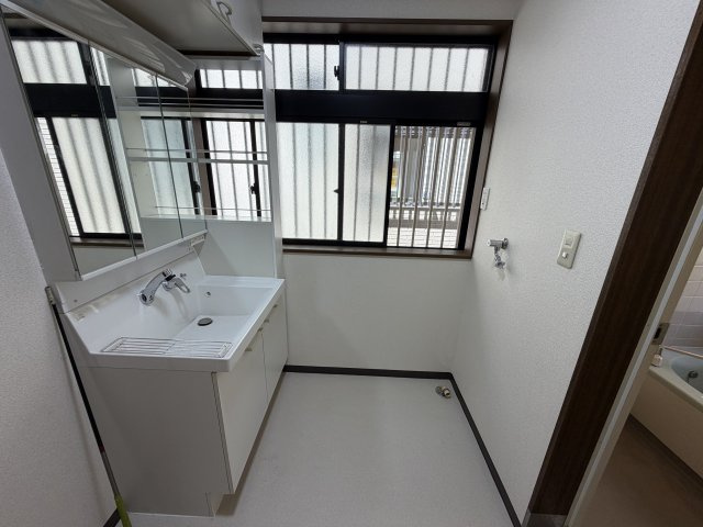 我孫子市湖北台4丁目　中古戸建てのランドリースペース