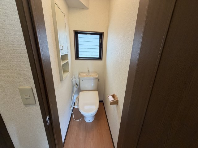 我孫子市湖北台4丁目　中古戸建てのトイレ