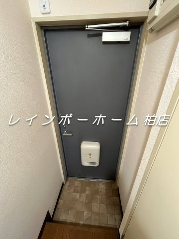 仲介手数料（賃料の1.10ヵ月）の50％OFF対象物件！の玄関|明るい玄関です