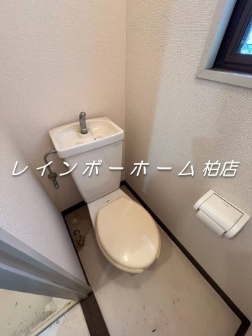 仲介手数料（賃料の1.10ヵ月）の50％OFF対象物件！のトイレ|清潔感のあるトイレです