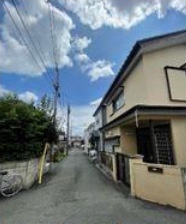 敷地面積21.47坪　売地　川越市砂新田の前面道路含む現地写真|北西角地！西側公道約4.0ｍに約7.8ｍ接道。北側公道約4.0ｍに約5.6ｍ接道。
接道幅も広く、使い勝手が良く、お車の出し入れもラクラクです♪