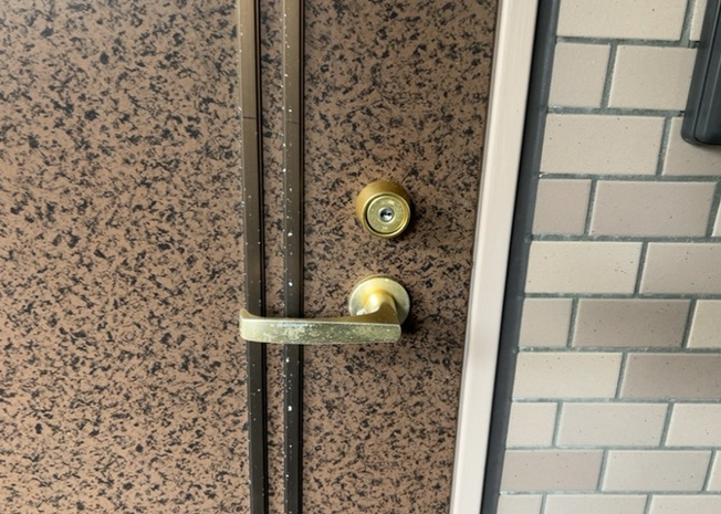 【防犯設備】 | ライオンズマンション東林間第３ | オートロック機能に加え、室内にはTVモニタ付インターホンが完備されています。防犯性の高いセキュリティ機能により、1階の角住戸であっても高い安心感を持って快適にお過ごしいただけます。