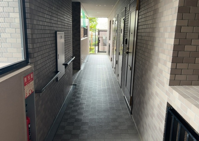 【その他共用部分】 | ライオンズマンション東林間第３ | マンションの共用廊下やエレベーターホールなどの共用部分です。管理組合と委託管理会社により修繕や定期清掃が適切に実施されており、住環境を維持するための管理体制がしっかり整っています。