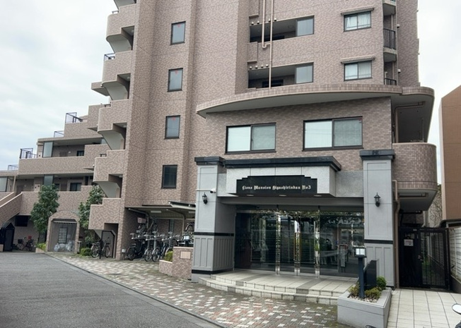 【構造・工法・仕様】 | ライオンズマンション東林間第３ | 本物件は耐震性や耐久性、遮音性に優れる鉄筋コンクリート（RC）造で建築されています。1994年12月新築の強固な構造基盤を持ち、長きにわたり安心・安全に暮らせる住まい構造となっております。