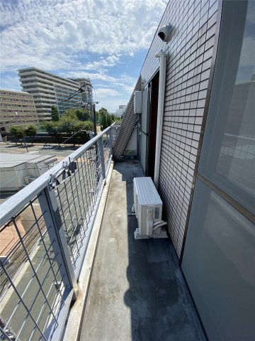 アンプルール新屋敷のバルコニー