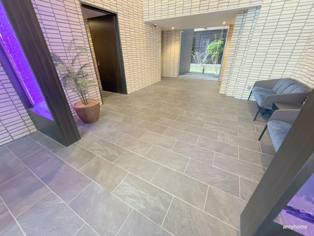 MELDIA CREST NAMBA SOL TERRACE　仲介手数料無料のロビー