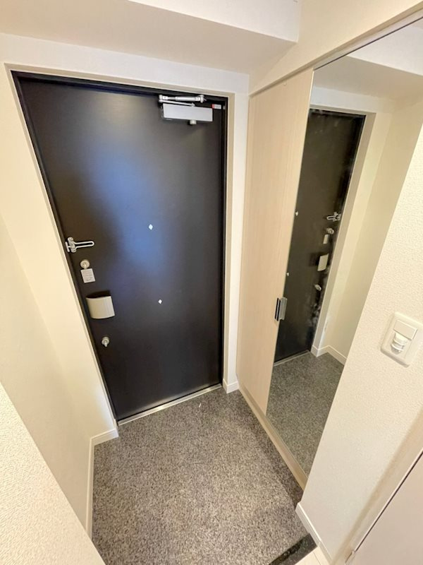 プレサンス堺筋本町駅前シェルの玄関