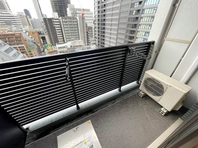 プレサンス堺筋本町駅前シェルのバルコニー