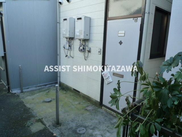 コーポあざみの玄関