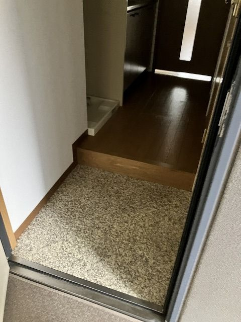 菱和パレス明大前壱番館の玄関