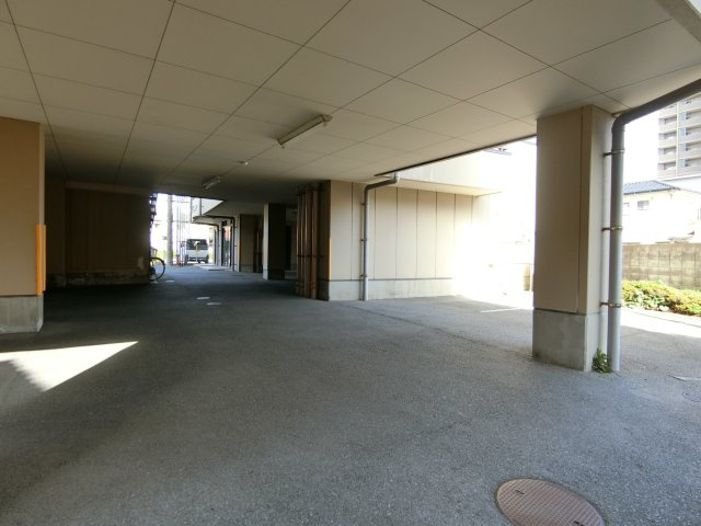 リバーコートBの駐車場