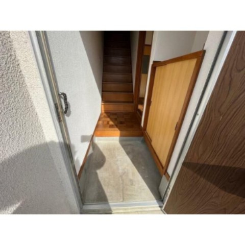金子アパートの玄関