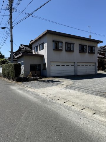 田主丸町菅原 3棟まとめて（倉庫、車庫、中古戸建）の外観|倉庫の隣の別の建物。1階が車庫になっており、2階は事務所として利用できます。
