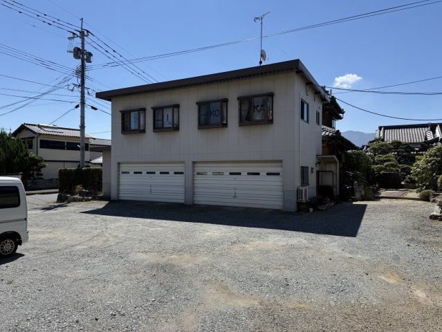 田主丸町菅原 3棟まとめて（倉庫、車庫、中古戸建）の外観|倉庫の隣の別の建物。1階が車庫になっており、2階は事務所として利用できます。